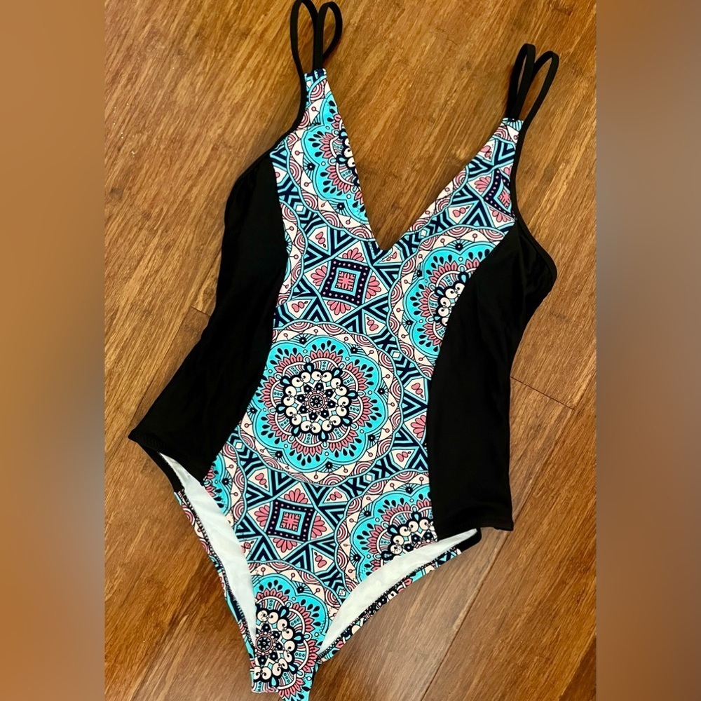 NWT! Swimsuit Cupshe 1 PC Mallot Black Turquoise Medallion Print SZ M
